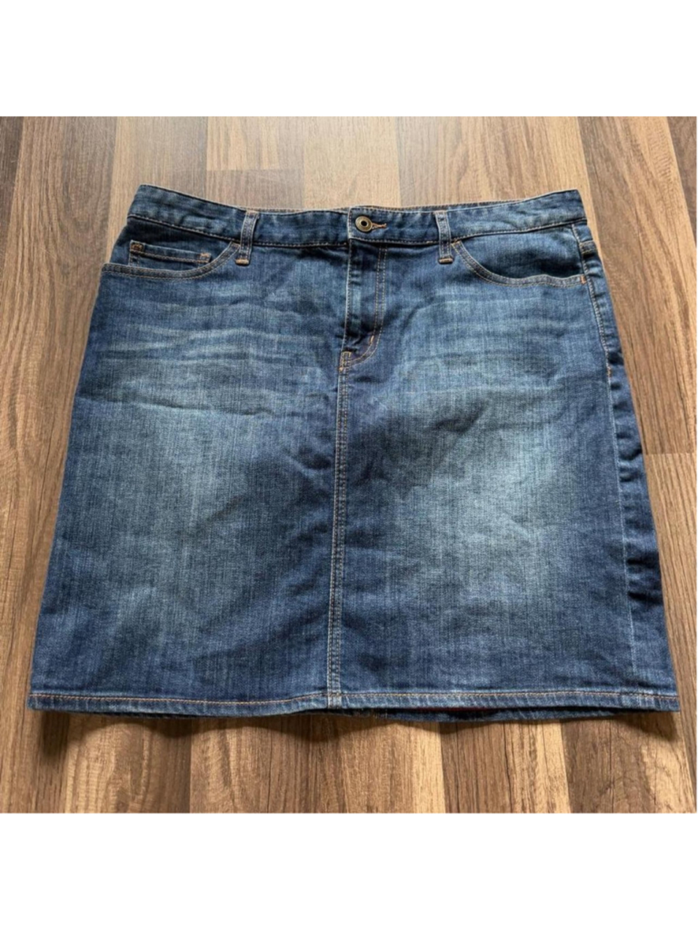 Classic dark wash denim mini skirt